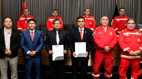 Firman convenio para reconstruir y equipar estación de bomberos