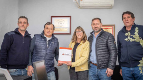 Donación de un terrero a los Bomberos Voluntarios de Pasteur