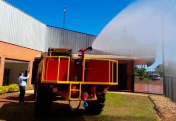 Nación comprará varias unidades del tractor bombero