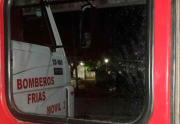Camión de bomberos de Frías fue atacado por desconocidos
