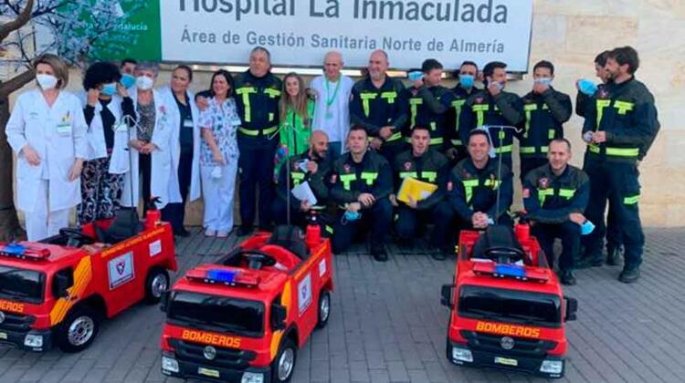 La solidaridad llega en un camión de bomberos del Levante Almeriense