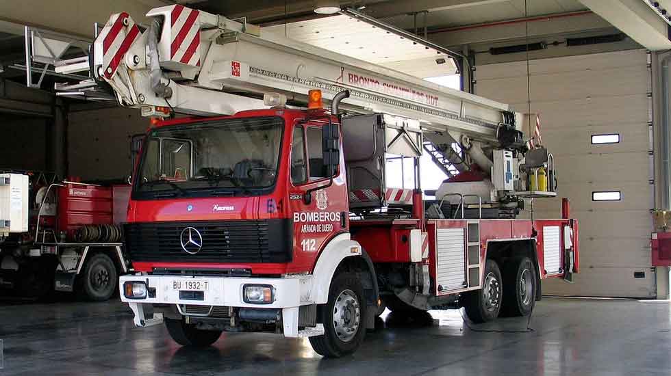 Los Bomberos de Aranda aún tienen vehículos de los años 90