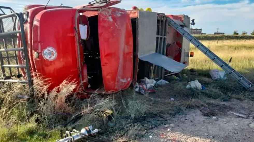 Un camión de Bomberos volcó mientras se dirigía a un incendio