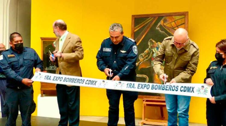 Bomberos de la CDMX inauguran exposición en honor a su historia