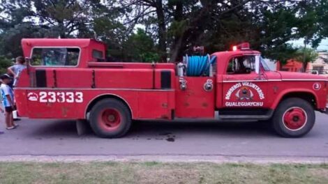 Bomberos de Gualeguaychú donaron una autobomba a Mansilla