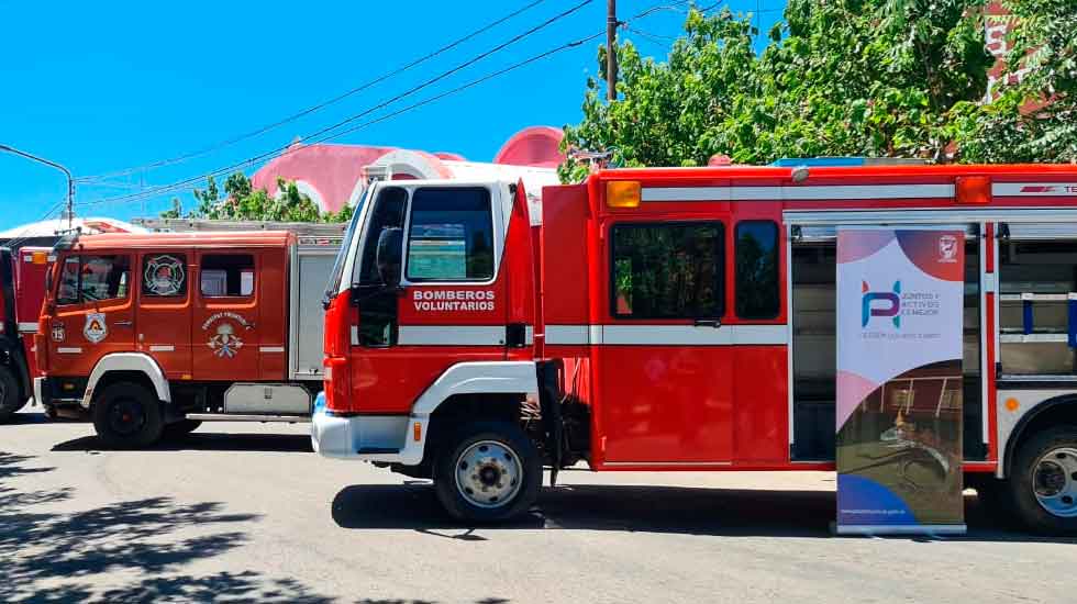 Bomberos Voluntarios de Plaza Huincul recibió nueva unidad