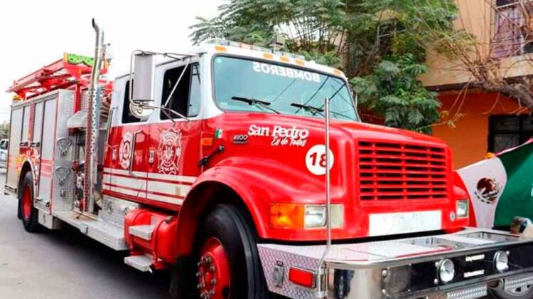 El Gobierno Municipal hizo la entrega de un camión para bomberos