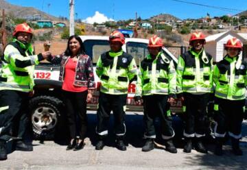 Bomberos de Río Hurtado reciben vehículo para acudir a emergencias