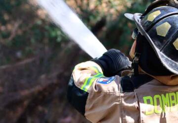 Tres bomberos lesionados en incendio de Villa Alemana