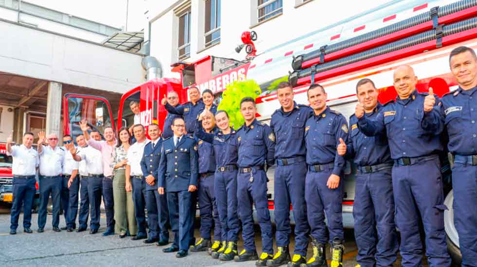 El Cuerpo Oficial de Bomberos estrena carro tanque