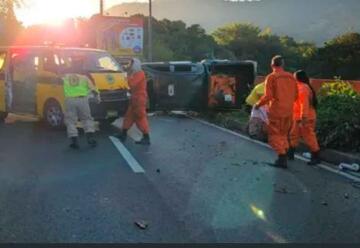 Cinco bomberos lesionados tras accidente de tránsito