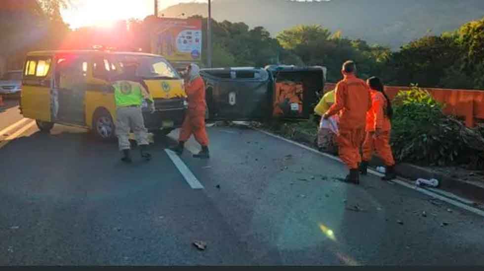 Cinco bomberos lesionados tras accidente de tránsito