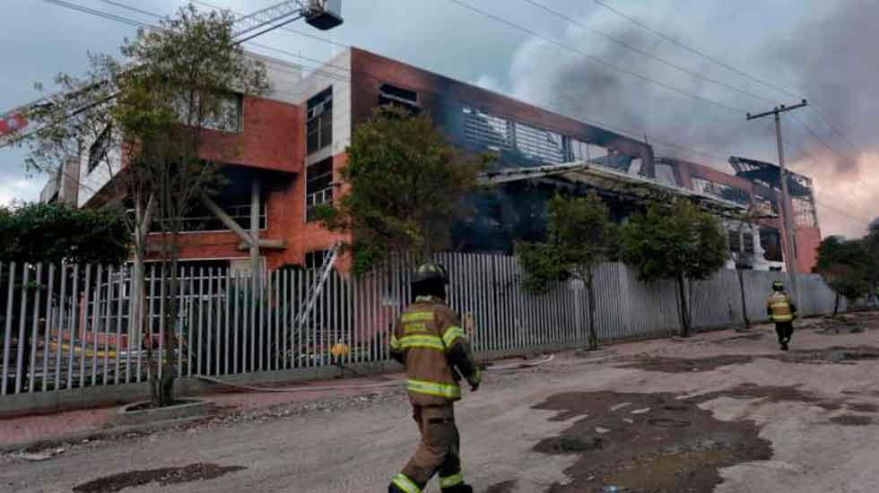 Bomberos lograron controlar un 95% del incendio en fábrica de colchones