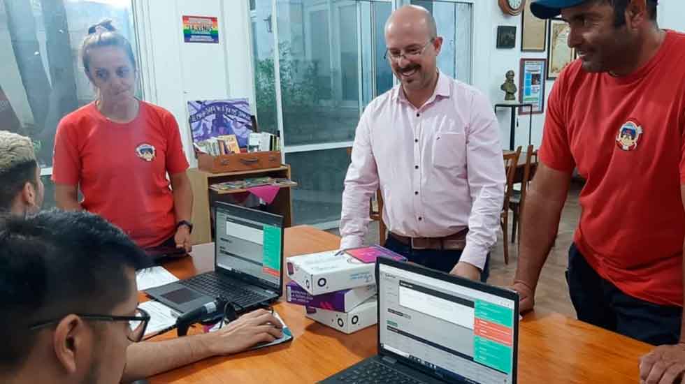 Bomberos Voluntarios de Pehuen Co recibieron tablets de la Enacom