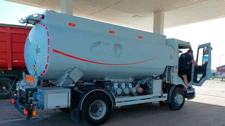 Bomberos de Sampacho recibió un camión adquirido en Holanda