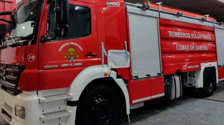 Bomberos de Lomas de Zamora con nuevo camión cisterna