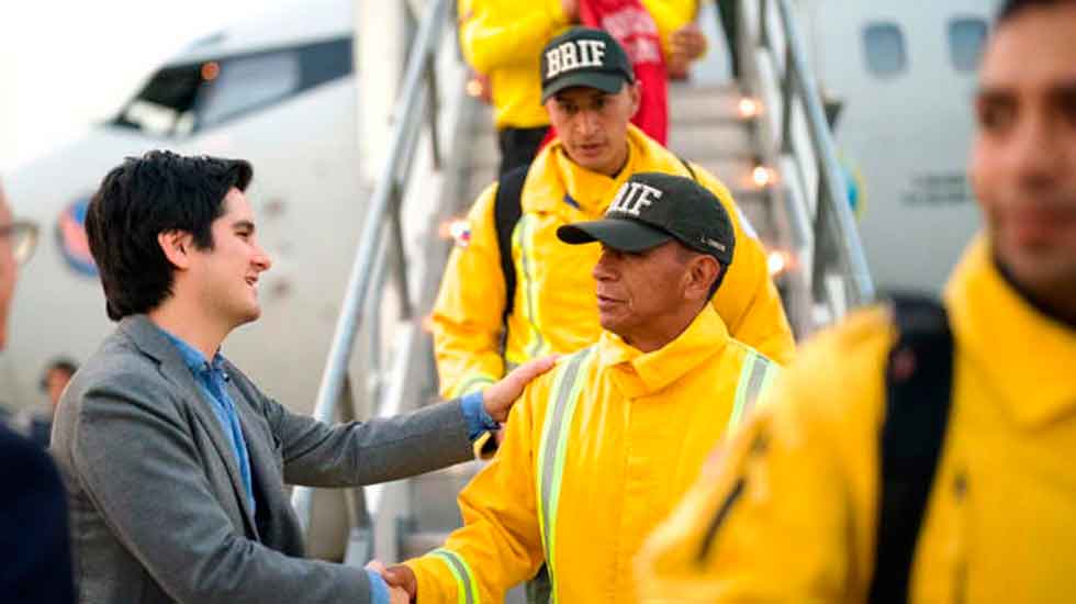 Bomberos ecuatorianos llegan a Chile para luchar contra los incendios