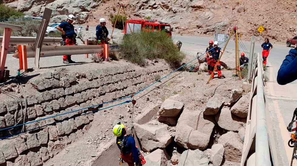 Bomberos Medellín se certificaron en Chile para intervención en escenarios peligrosos