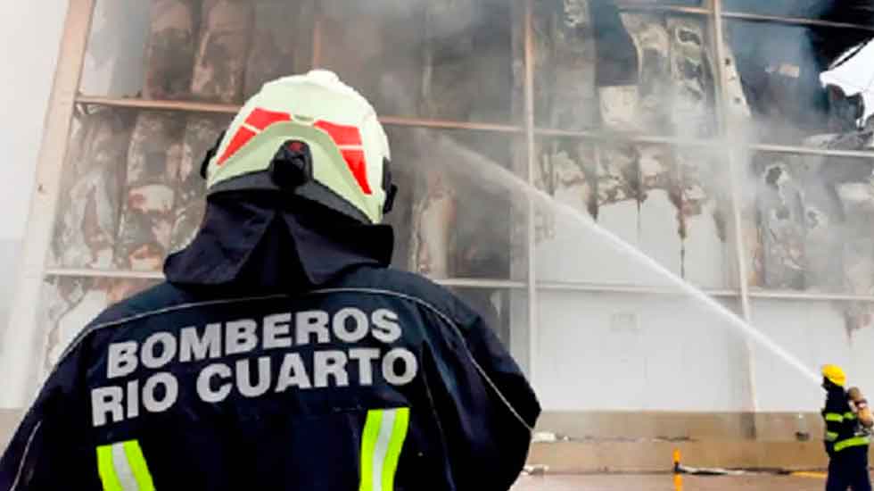 Bomberos cumplen 70 años en medio de una fuerte crisis financiera