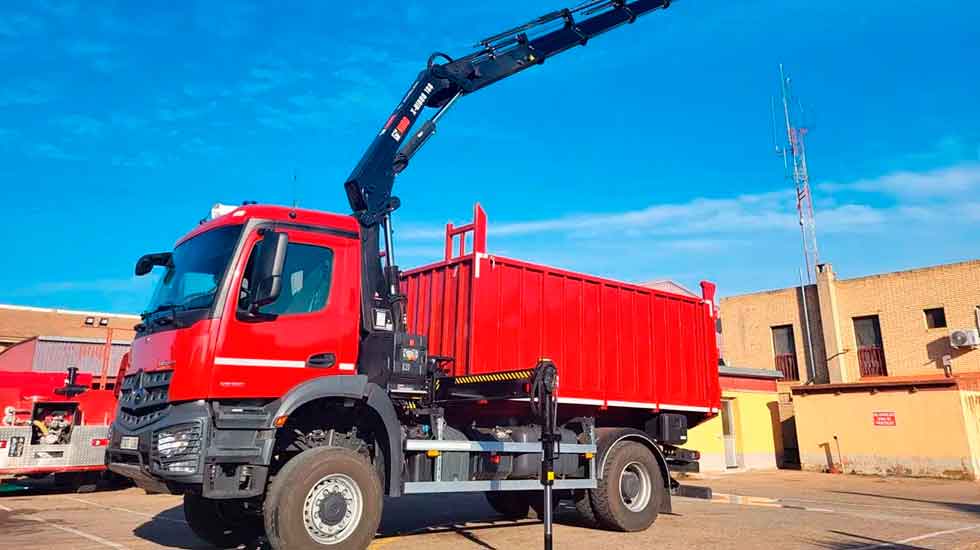 Los bomberos de la DPZ incorporan dos nuevos camiones grúa