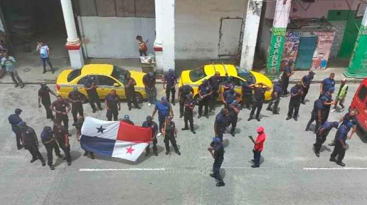 Bomberos protestan en la provincia de Colón
