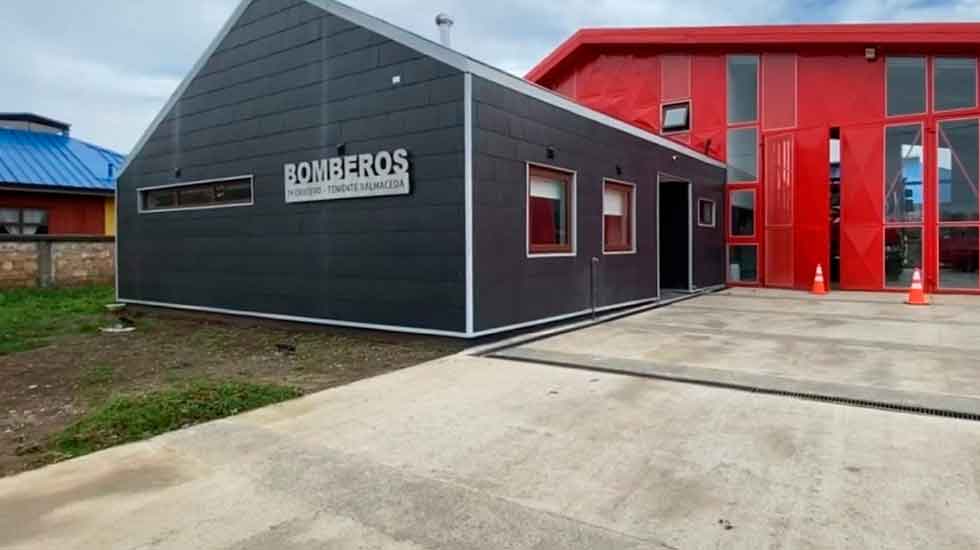 Bomberos iniciarán acciones legales contra constructora de cuartel