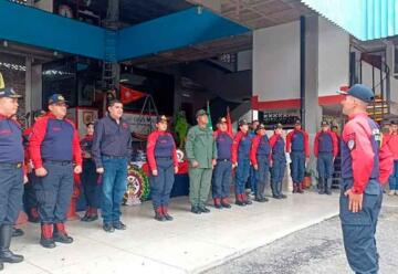Gobierno Bolivariano entrega uniformes al Cuerpo de Bomberos Mérida