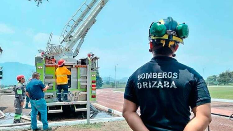 Bomberos de Orizaba Reciben moderno camión escala