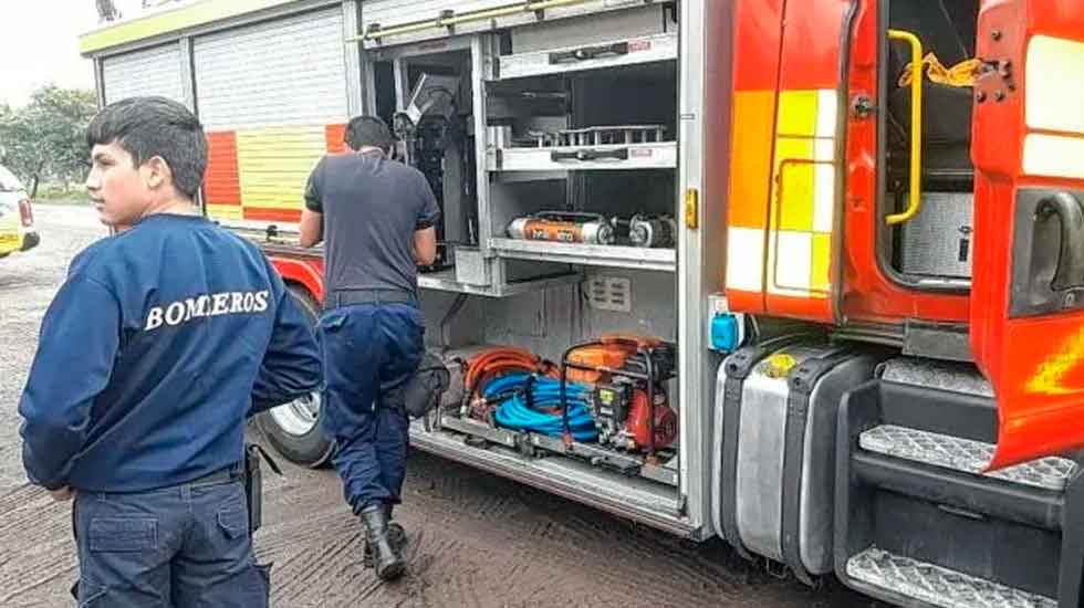 Bomberos de Paraná cuentan con una nueva autobomba