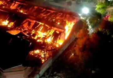 IRON MOUNTAIN: Bomberos combaten un incendio en el edificio