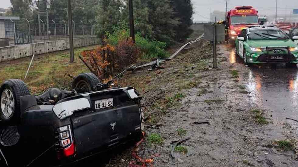 Atropellan a tres bomberos mientras atendían accidente