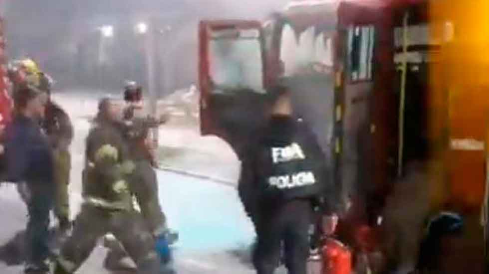 Se incendió un camión de Bomberos en Ezpeleta