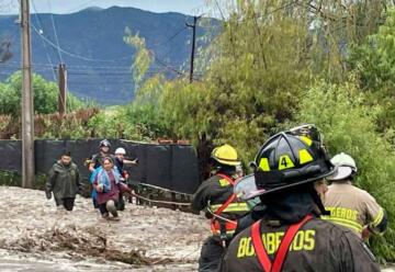 Dos bomberos caen al río Ancoa en Linares en medio de rescate de persona