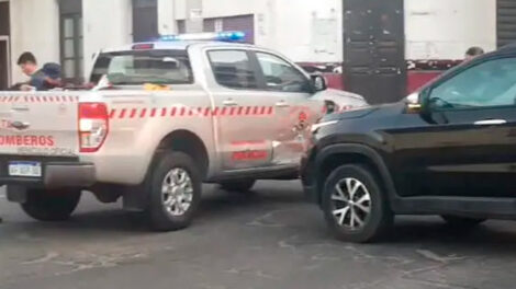 Bomberos chocaron cuando se dirigían a apagar el incendio