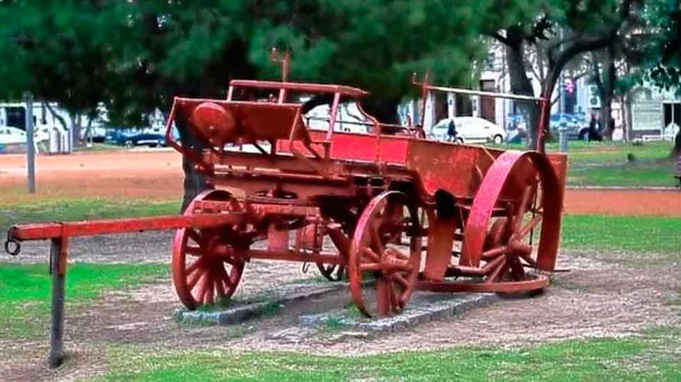 Restaurarán el histórico carro de bomberos de la Plaza San Martín