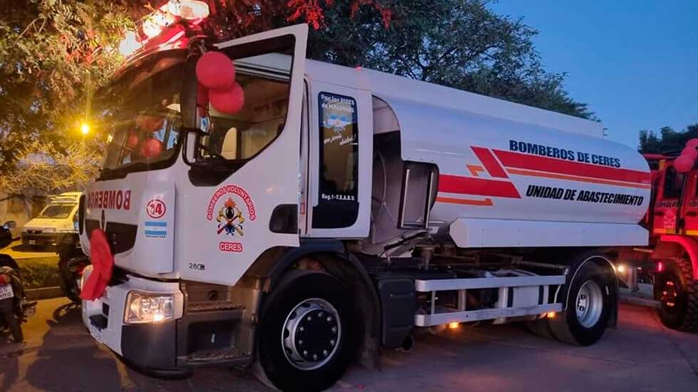 Bomberos Ceres presentó dos unidades adquiridas en Europa
