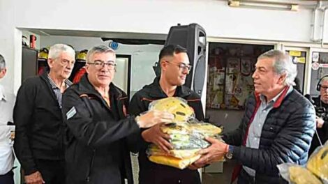 La Provincia entregó nuevo equipamiento a Bomberos