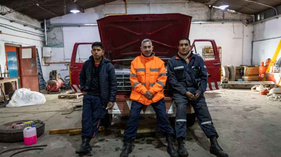 Bomberos de Jujuy consiguieron que les lleven el móvil hasta su ciudad