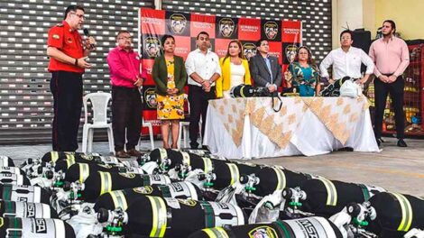 Bomberos Machala recibió 30 equipos de respiración