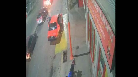 Una mamá llegó a un cuartel de Bomberos con su hijo ahogado