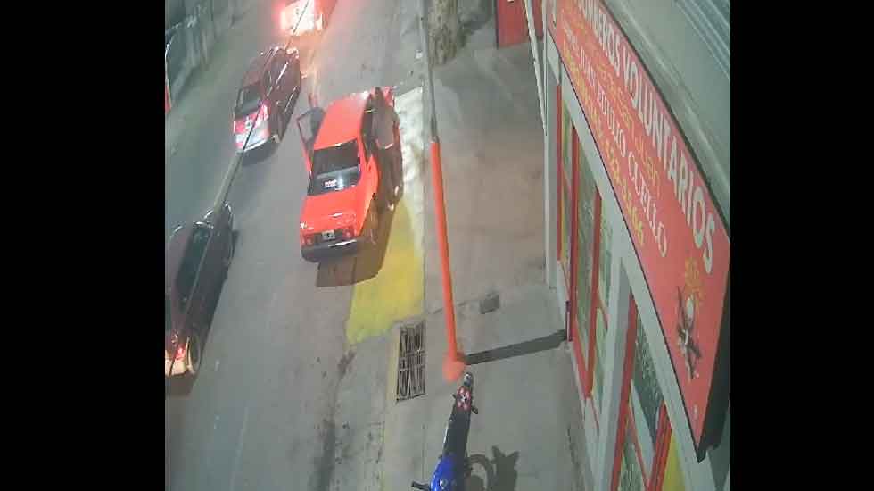 Una mamá llegó a un cuartel de Bomberos con su hijo ahogado