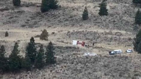 Bomberos iban a auxiliar a turistas atrapados y volcaron