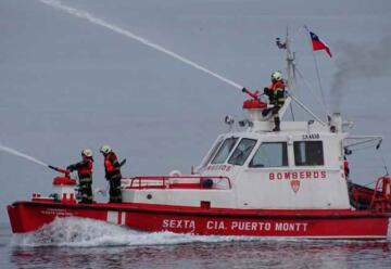 Bomberos pone en servicio su primera embarcación de extinción de incendios