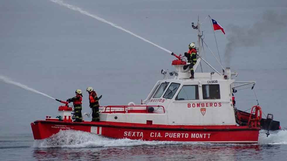 Bomberos pone en servicio su primera embarcación de extinción de incendios