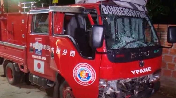 Choque entre camiones de bomberos en Ypané