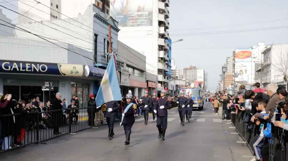 Buenos Aires: Desfile federativo de los Bomberos Voluntarios