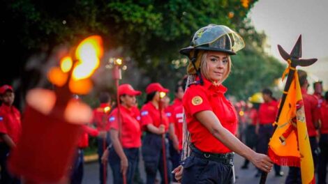 Bomberos celebran 77 años de ser Beneméritos de la Patria