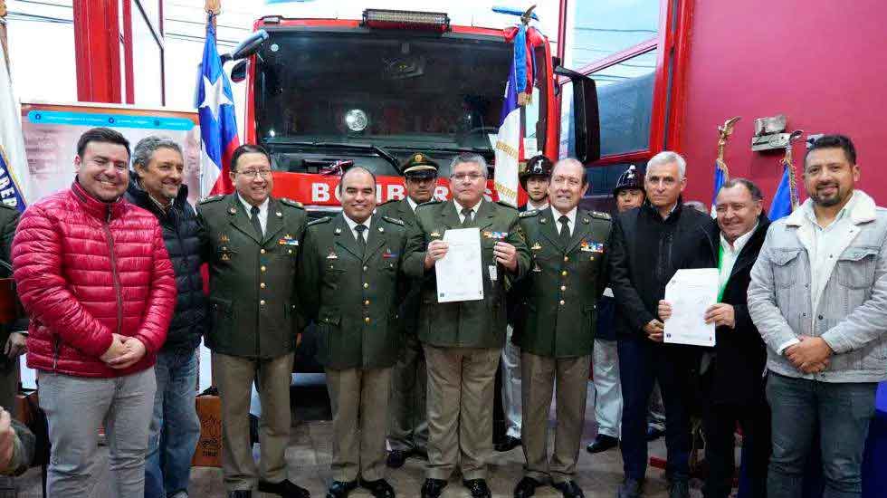 Entregan nuevo carro bomba para Bomberos de Graneros