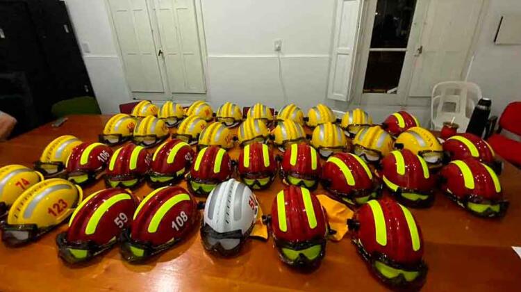 Bomberos Voluntarios de Norberto de la Riestra adquieren cascos multipropósito
