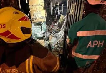 Fuerte incendió en Medellín dejó un bombero herido
